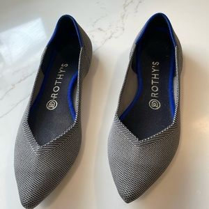 Rothy’s size 9w pointed toe flat in grey flax.  Like new condition.